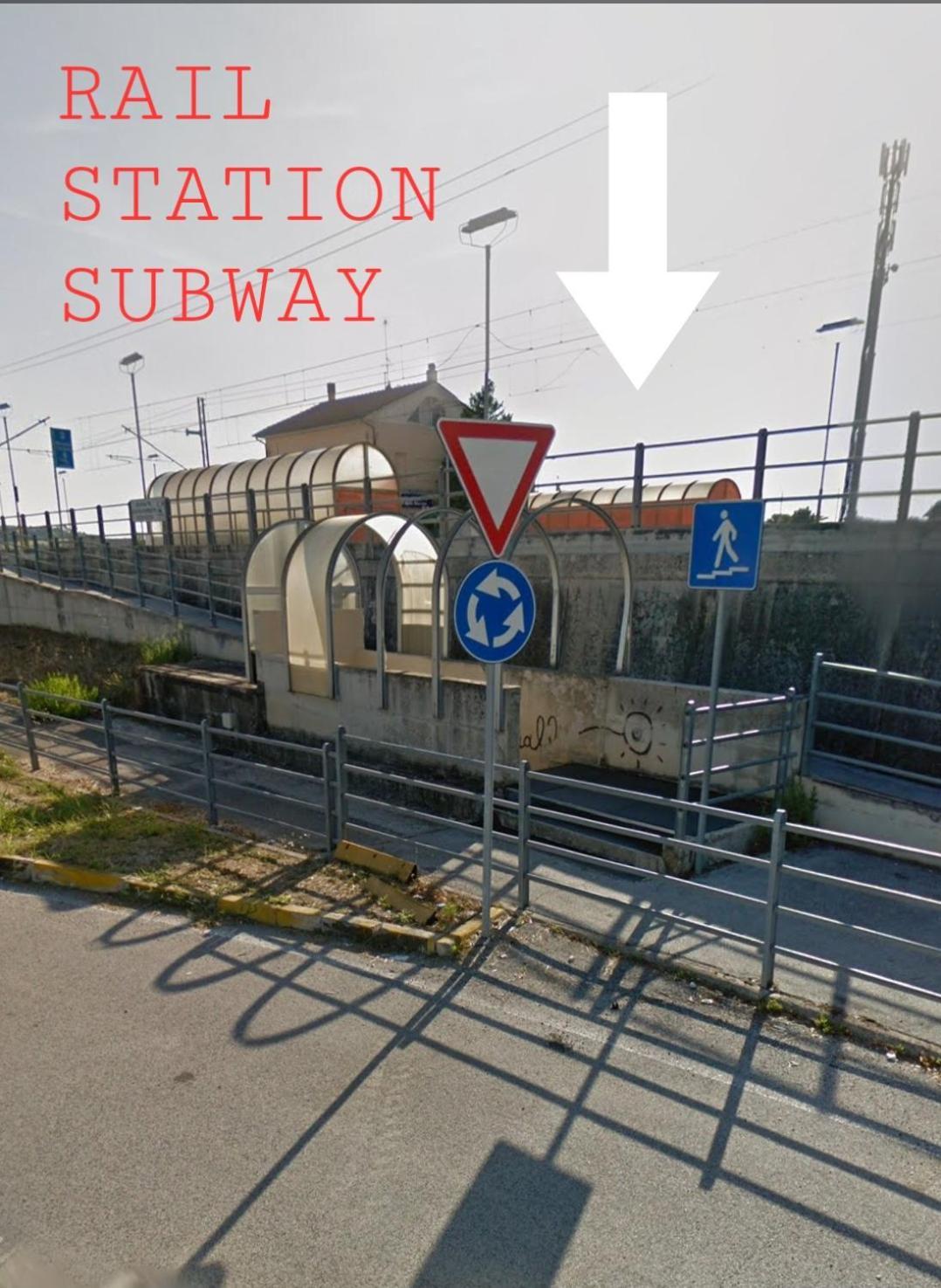 Апартаменты Al Castello - Aeroporto Delle Marche - Ancona Фальконара-Мариттима Экстерьер фото